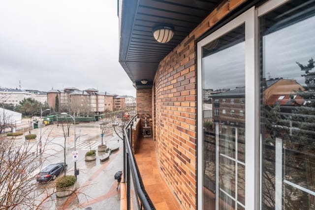 2 makuuhuone Asunto myytävänä paikassa Collado Villalba mukana uima-altaan 
autotalli - 380 000 € (Ref: 9598131)