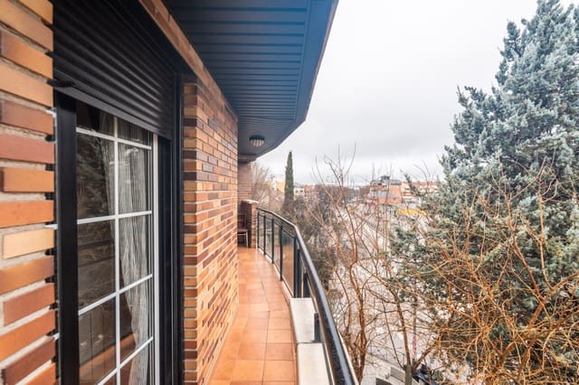 2 makuuhuone Asunto myytävänä paikassa Collado Villalba mukana uima-altaan 
autotalli - 380 000 € (Ref: 9598131)