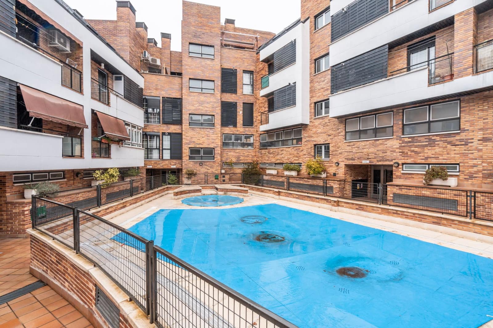 2 makuuhuone Asunto myytävänä paikassa Collado Villalba mukana uima-altaan 
autotalli - 380 000 € (Ref: 9598131)