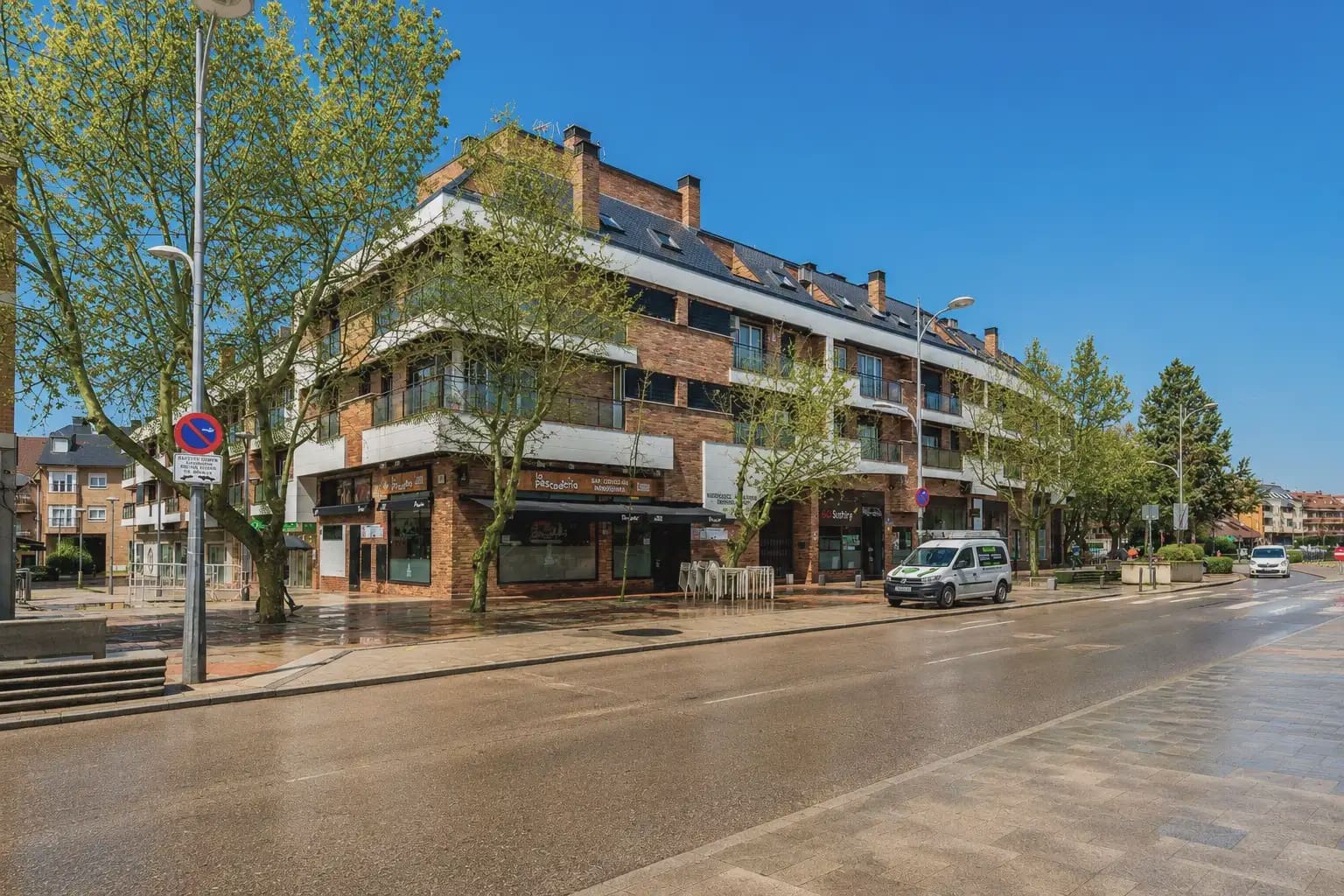 2 bedroom Flat for sale in Collado Villalba with pool garage - € 380,000 (Ref: 9598131)