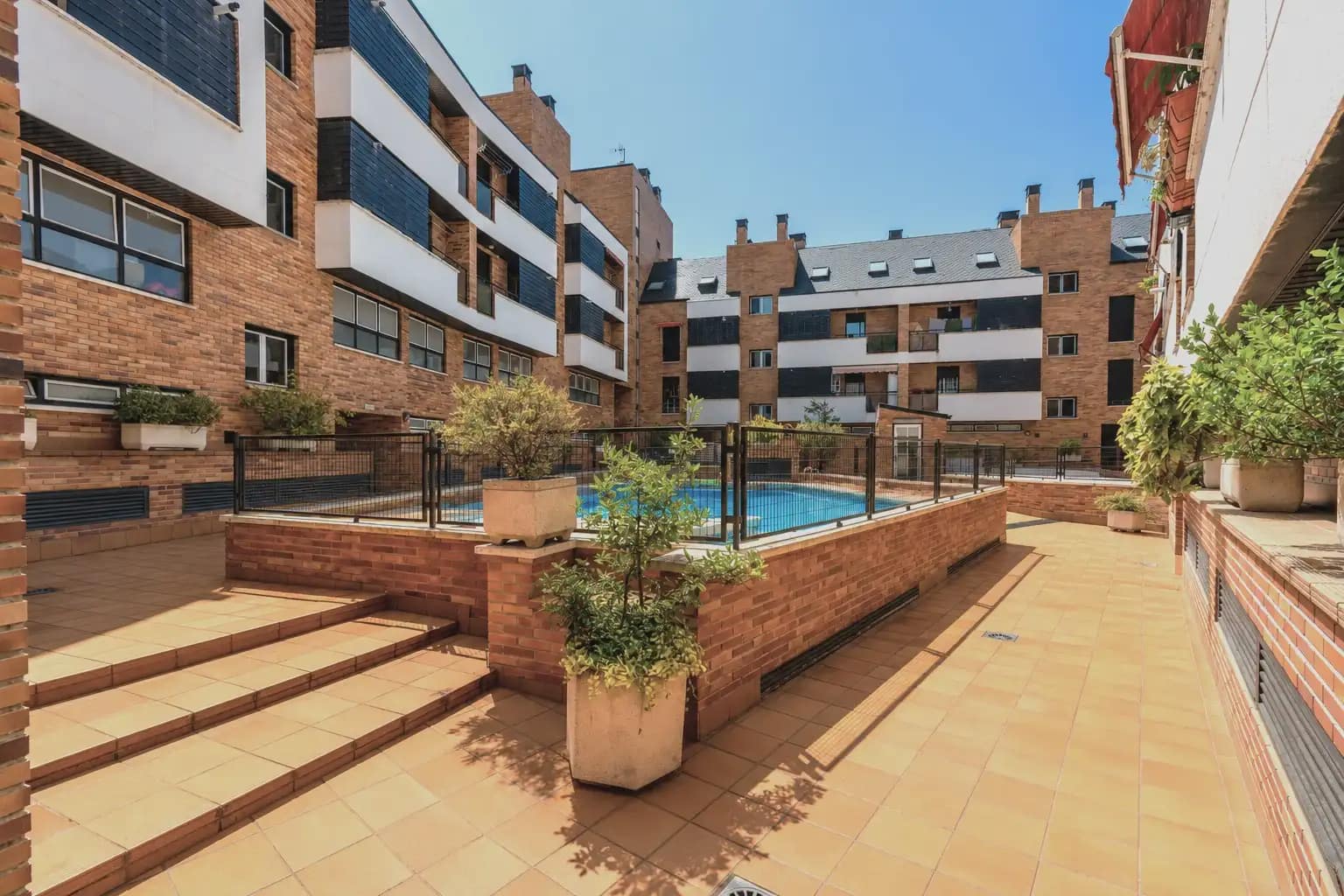 2 bedroom Flat for sale in Collado Villalba with pool garage - € 380,000 (Ref: 9598131)