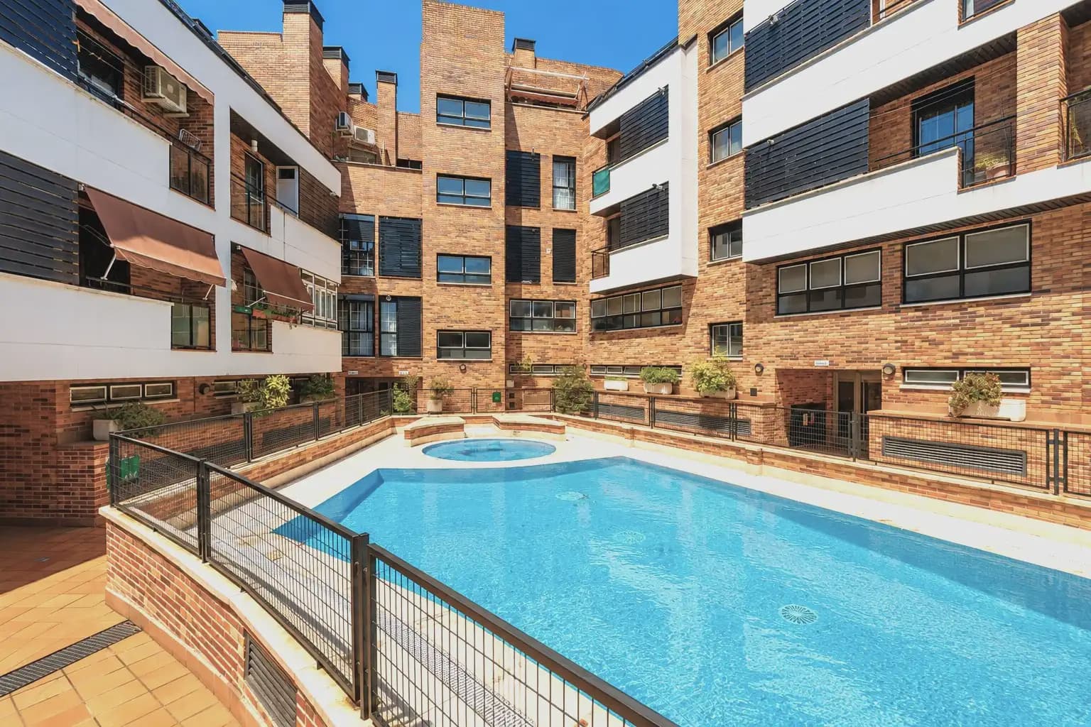 2 bedroom Flat for sale in Collado Villalba with pool garage - € 380,000 (Ref: 9598131)