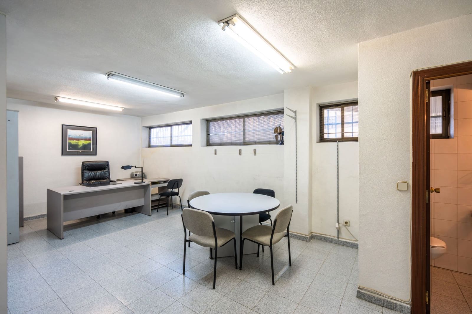 Erhverv til salg i Madrid by - € 186.000 (Ref: 9609981)