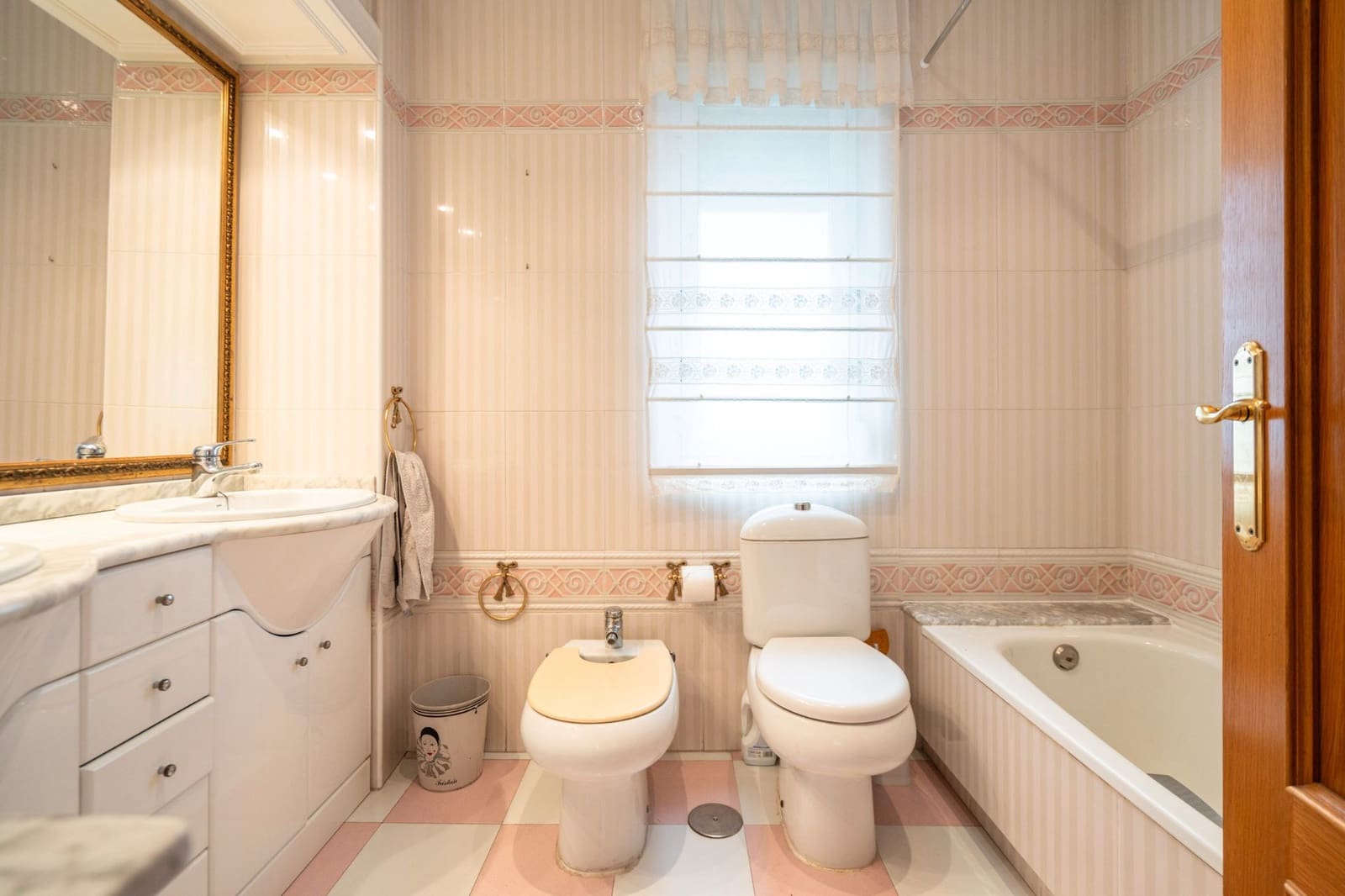 5 bedroom Flat for sale in Albacete city - € 275,000 (Ref: 9618625)