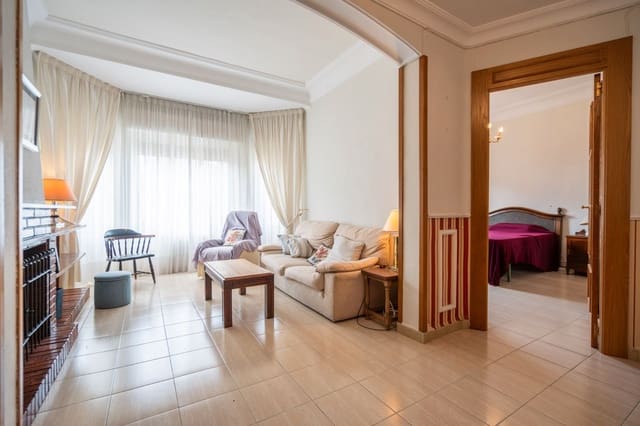 5 bedroom Flat for sale in Franciscanos, Albacete city - € 275,000 (Ref: 9618625)