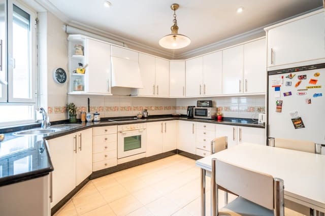 5 bedroom Flat for sale in Franciscanos, Albacete city - € 275,000 (Ref: 9618625)