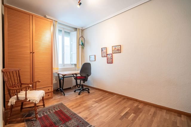 5 bedroom Flat for sale in Franciscanos, Albacete city - € 275,000 (Ref: 9618625)