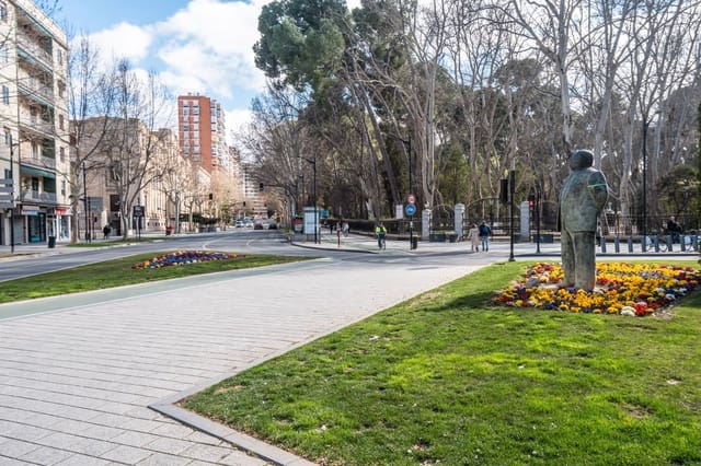 5 bedroom Flat for sale in Franciscanos, Albacete city - € 275,000 (Ref: 9618625)