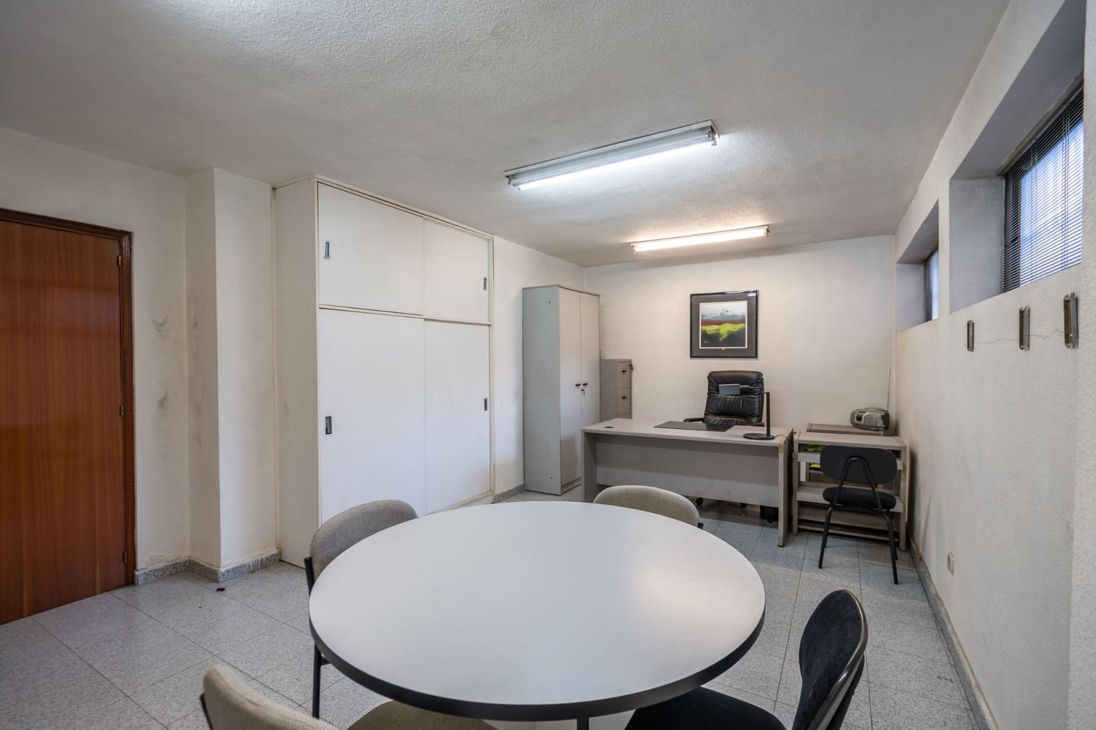 Office for sale in Madrid city - € 186,000 (Ref: 9649863)