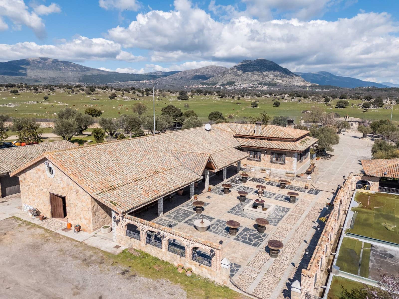 Finca/Casa Rural en Fresnedillas de la Oliva en venta - 6.000.000 € (Ref: 9691651)