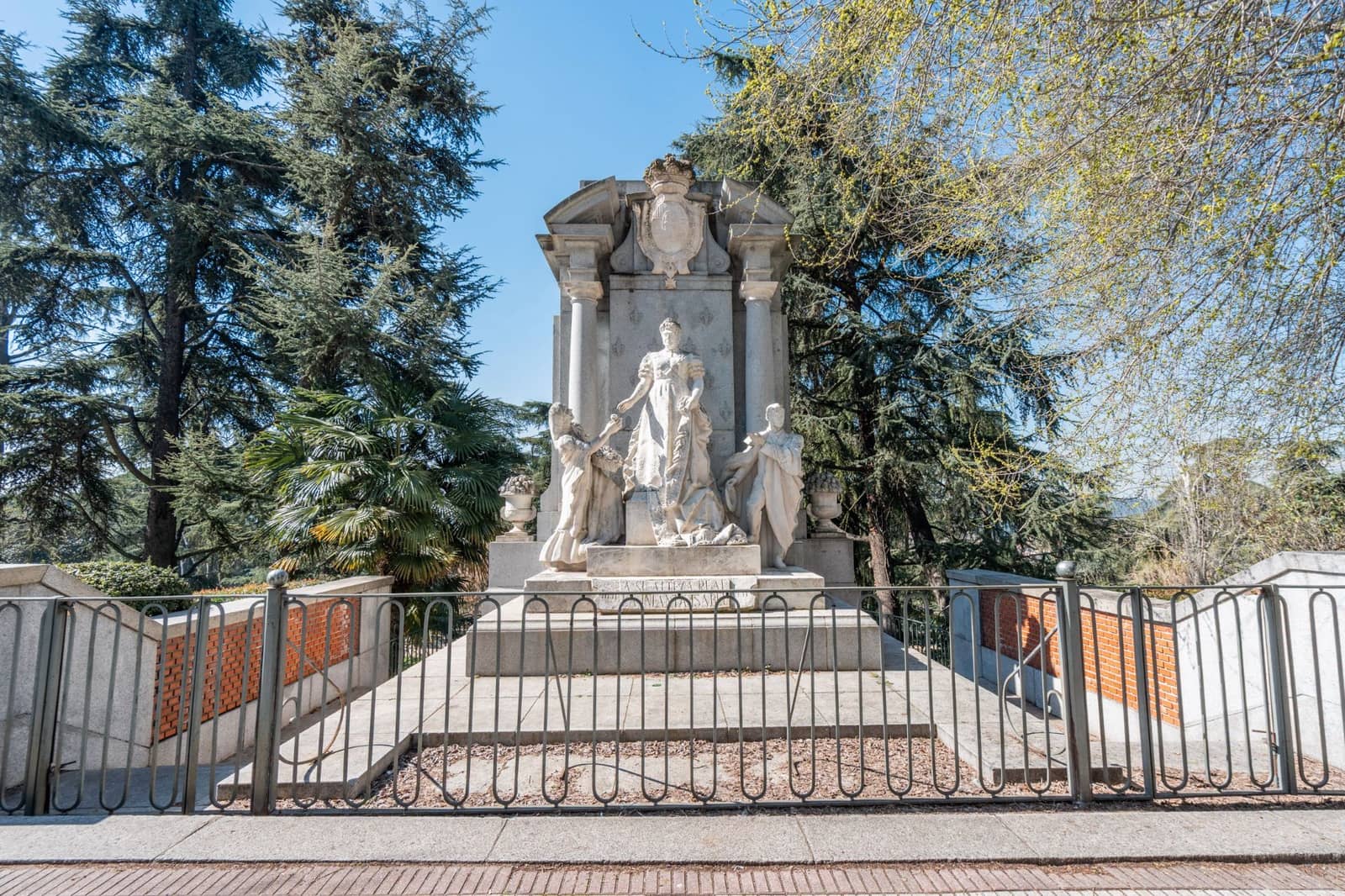 Office for sale in Madrid city - € 680,000 (Ref: 9696764)