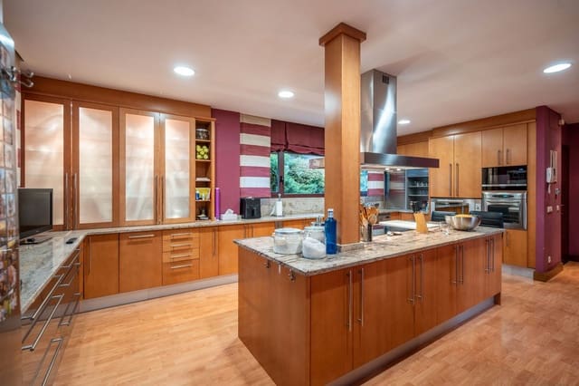 7 slaapkamer Villa te koop in Las Rozas de Madrid met zwembad garage - € 2.900.000 (Ref: 9696891)