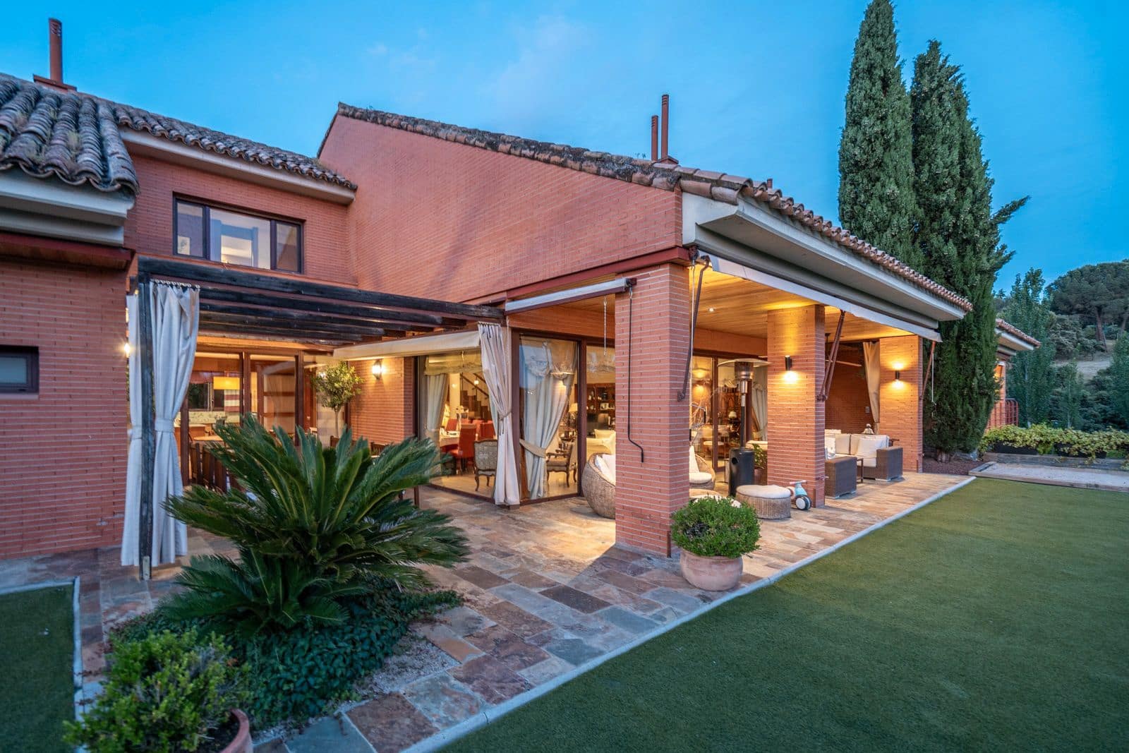 7 slaapkamer Villa te koop in Las Rozas de Madrid met zwembad garage - € 2.900.000 (Ref: 9696891)