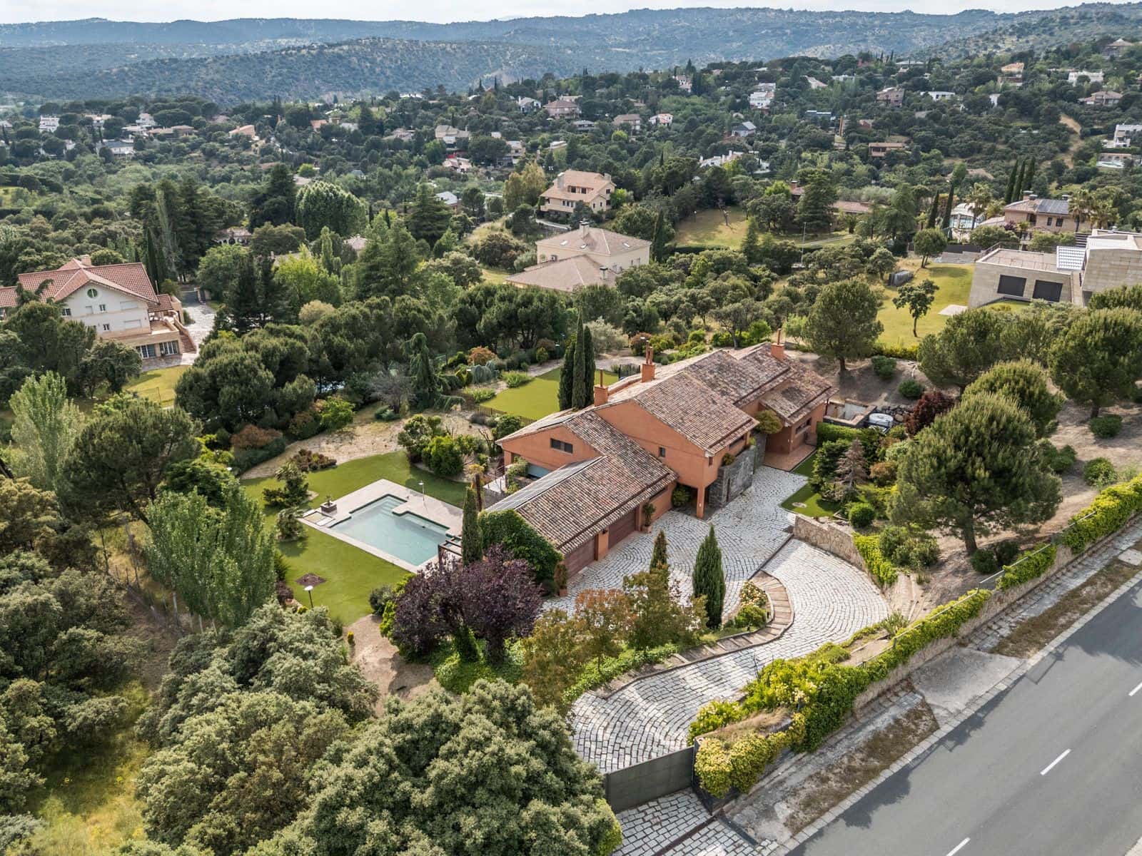 7 slaapkamer Villa te koop in Las Rozas de Madrid met zwembad garage - € 2.900.000 (Ref: 9696891)