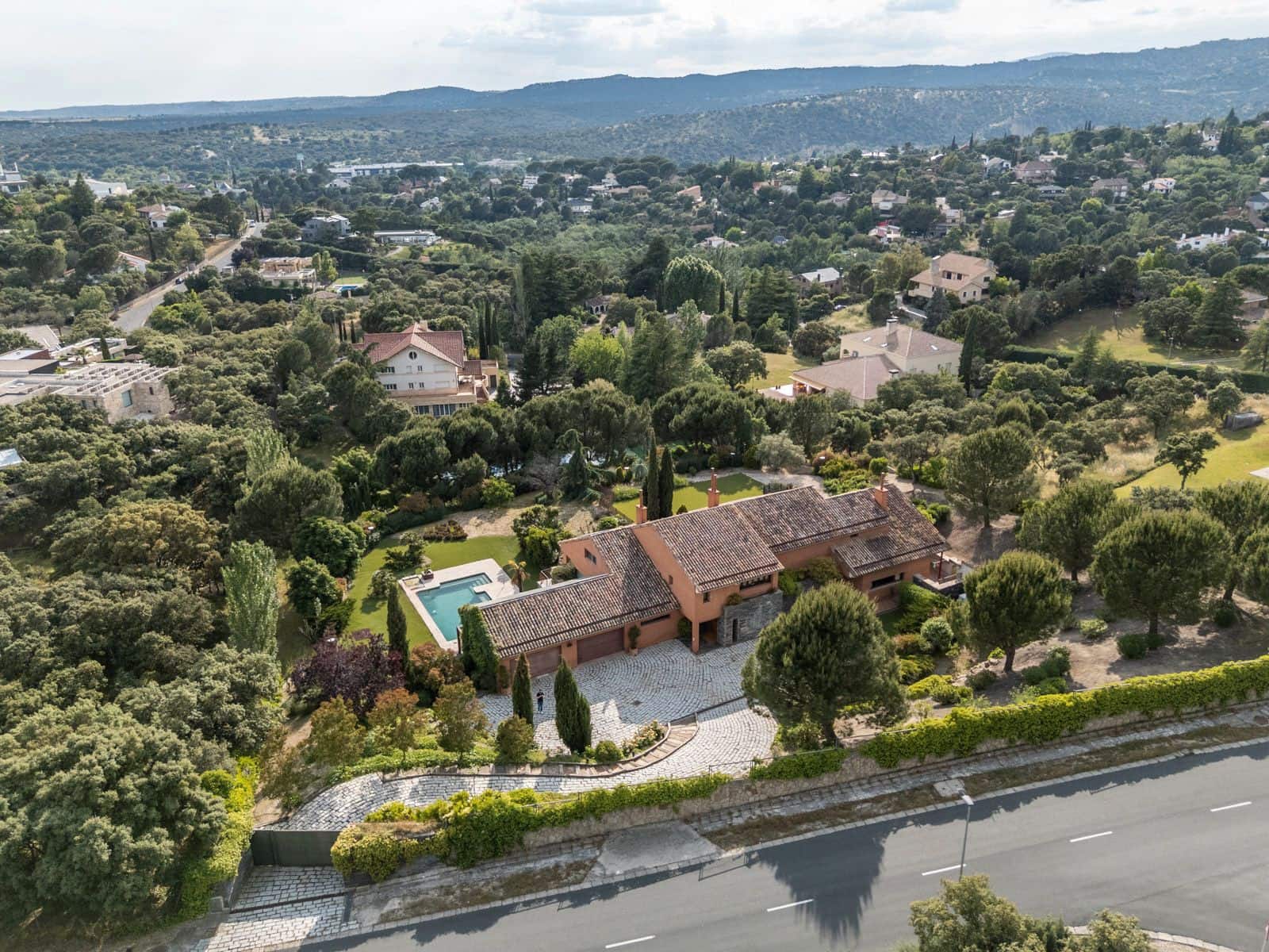 7 slaapkamer Villa te koop in Las Rozas de Madrid met zwembad garage - € 2.900.000 (Ref: 9696891)