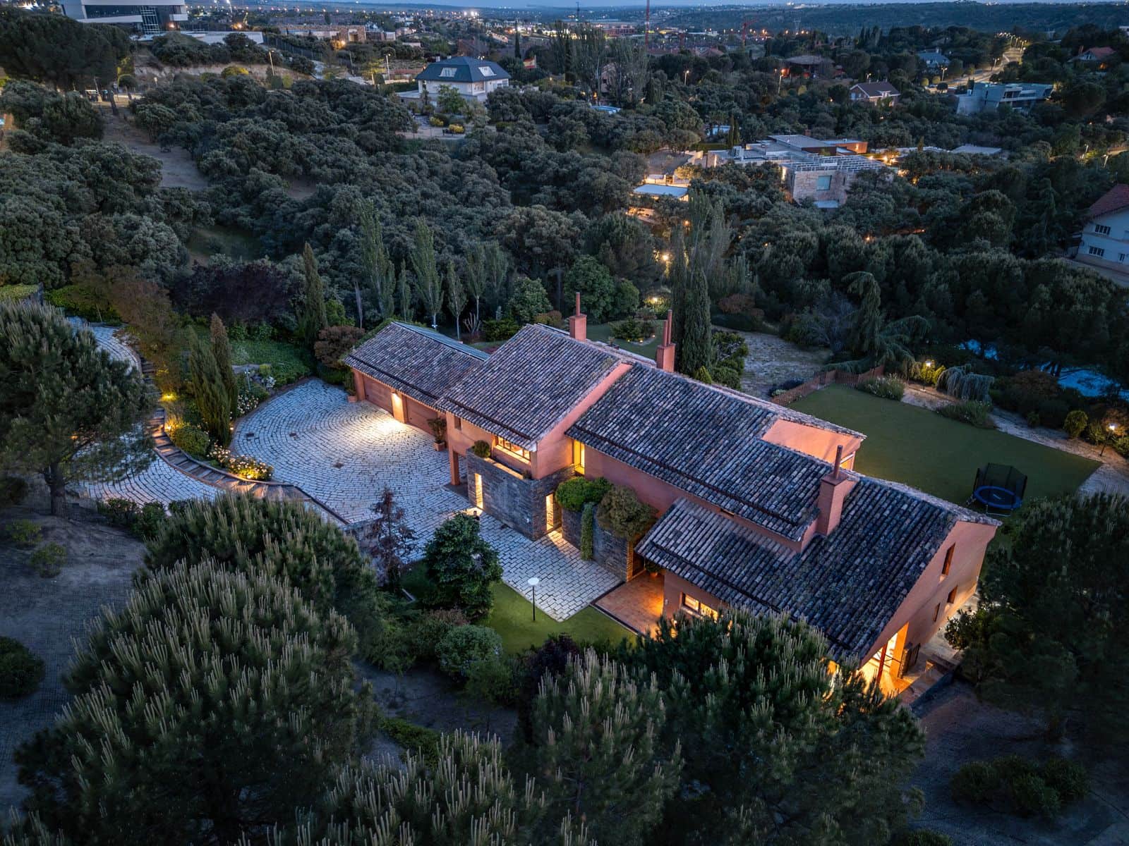 7 slaapkamer Villa te koop in Las Rozas de Madrid met zwembad garage - € 2.900.000 (Ref: 9696891)