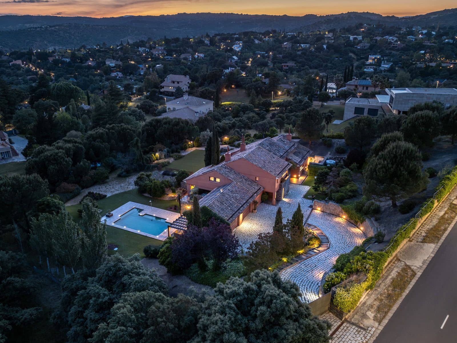 7 slaapkamer Villa te koop in Las Rozas de Madrid met zwembad garage - € 2.900.000 (Ref: 9696891)