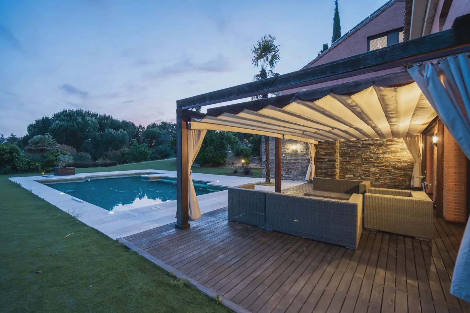 7 soverom Villa til salgs i Las Rozas de Madrid med svømmebasseng garasje - € 2 500 000 (Ref: 9696891)
