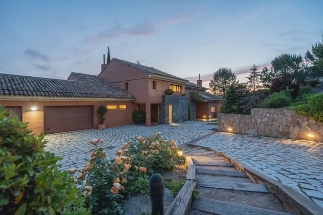 7 soverom Villa til salgs i Las Rozas de Madrid med svømmebasseng garasje - € 2 500 000 (Ref: 9696891)