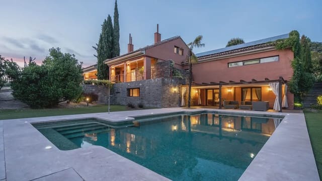 7 soverom Villa til salgs i Las Rozas de Madrid med svømmebasseng garasje - € 2 500 000 (Ref: 9696891)