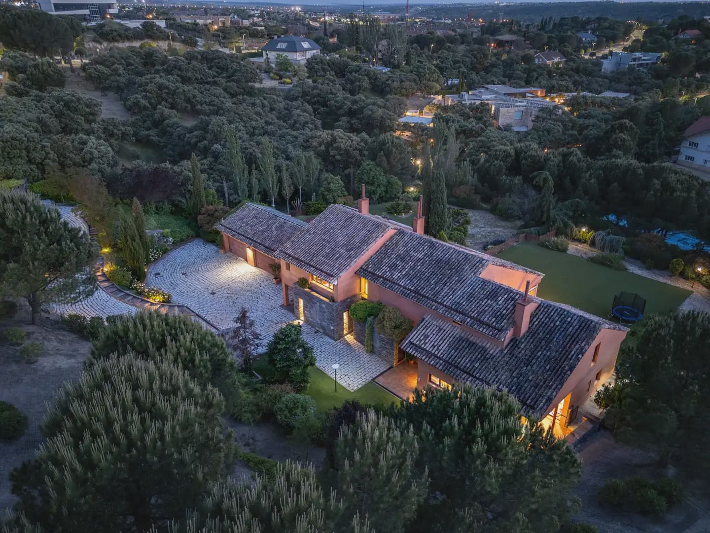 7 soverom Villa til salgs i Las Rozas de Madrid med svømmebasseng garasje - € 2 500 000 (Ref: 9696891)