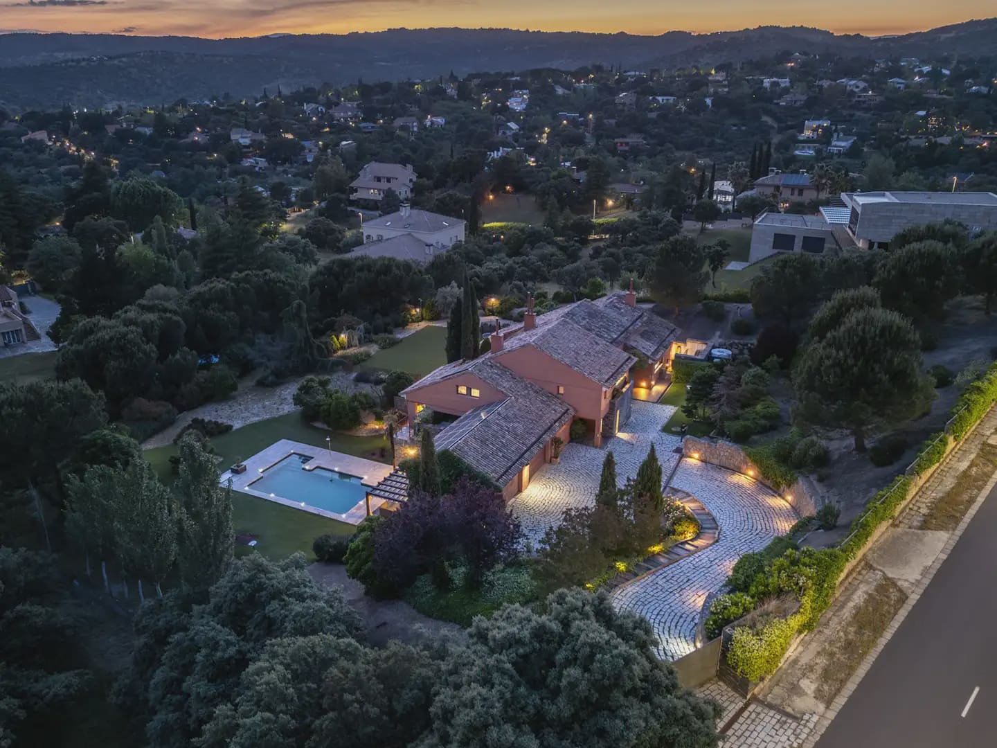 7 soverom Villa til salgs i Las Rozas de Madrid med svømmebasseng garasje - € 2 500 000 (Ref: 9696891)