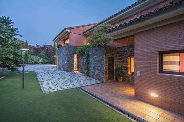 7 soverom Villa til salgs i Las Rozas de Madrid med svømmebasseng garasje - € 2 500 000 (Ref: 9696891)