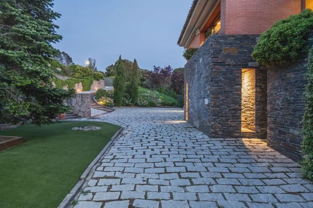 7 soverom Villa til salgs i Las Rozas de Madrid med svømmebasseng garasje - € 2 500 000 (Ref: 9696891)