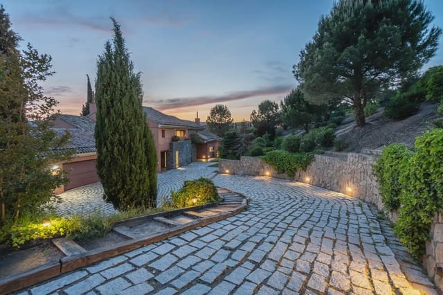 7 soverom Villa til salgs i Las Rozas de Madrid med svømmebasseng garasje - € 2 500 000 (Ref: 9696891)