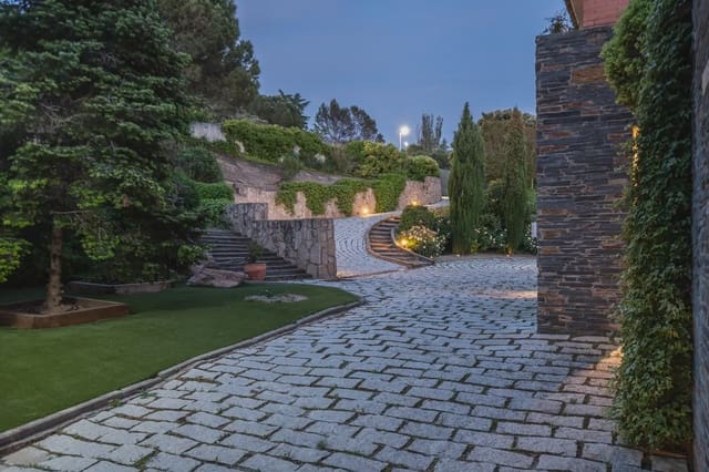 7 soverom Villa til salgs i Las Rozas de Madrid med svømmebasseng garasje - € 2 500 000 (Ref: 9696891)