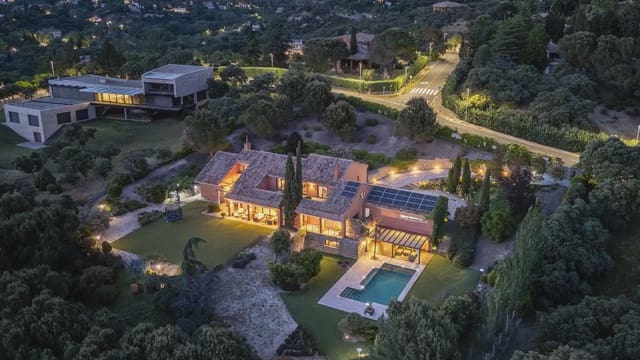 7 soverom Villa til salgs i Las Rozas de Madrid med svømmebasseng garasje - € 2 500 000 (Ref: 9696891)