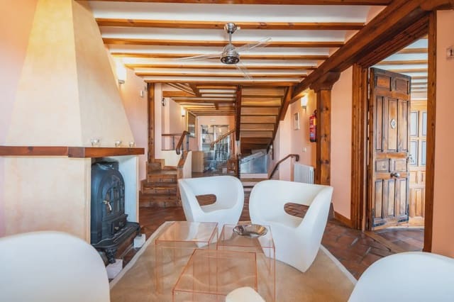 3 bedroom Commercial for sale in Belmonte de Tajo - € 640,000 (Ref: 9768980)