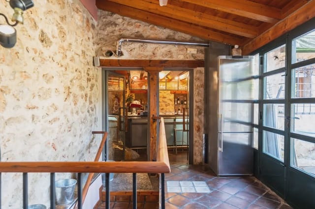 3 bedroom Commercial for sale in Belmonte de Tajo - € 640,000 (Ref: 9768980)