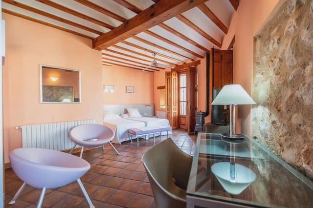 3 bedroom Commercial for sale in Belmonte de Tajo - € 640,000 (Ref: 9768980)