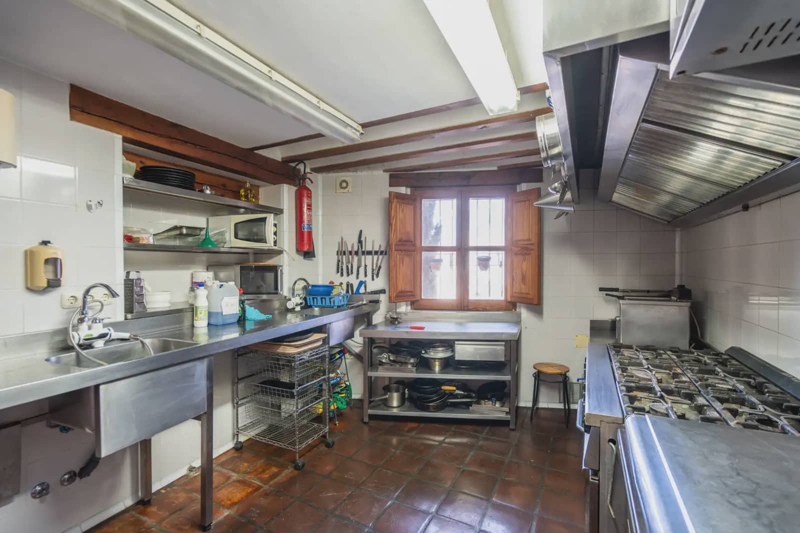 3 bedroom Commercial for sale in Belmonte de Tajo - € 640,000 (Ref: 9768980)