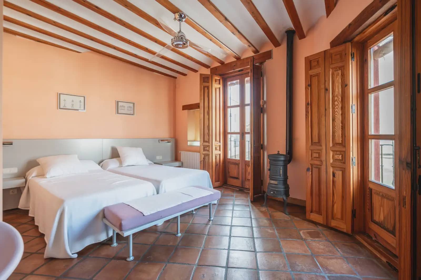 3 bedroom Commercial for sale in Belmonte de Tajo - € 640,000 (Ref: 9768980)