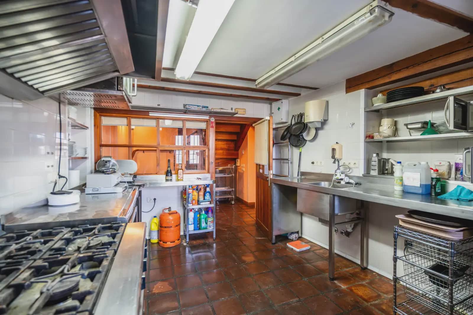 3 bedroom Commercial for sale in Belmonte de Tajo - € 640,000 (Ref: 9768980)