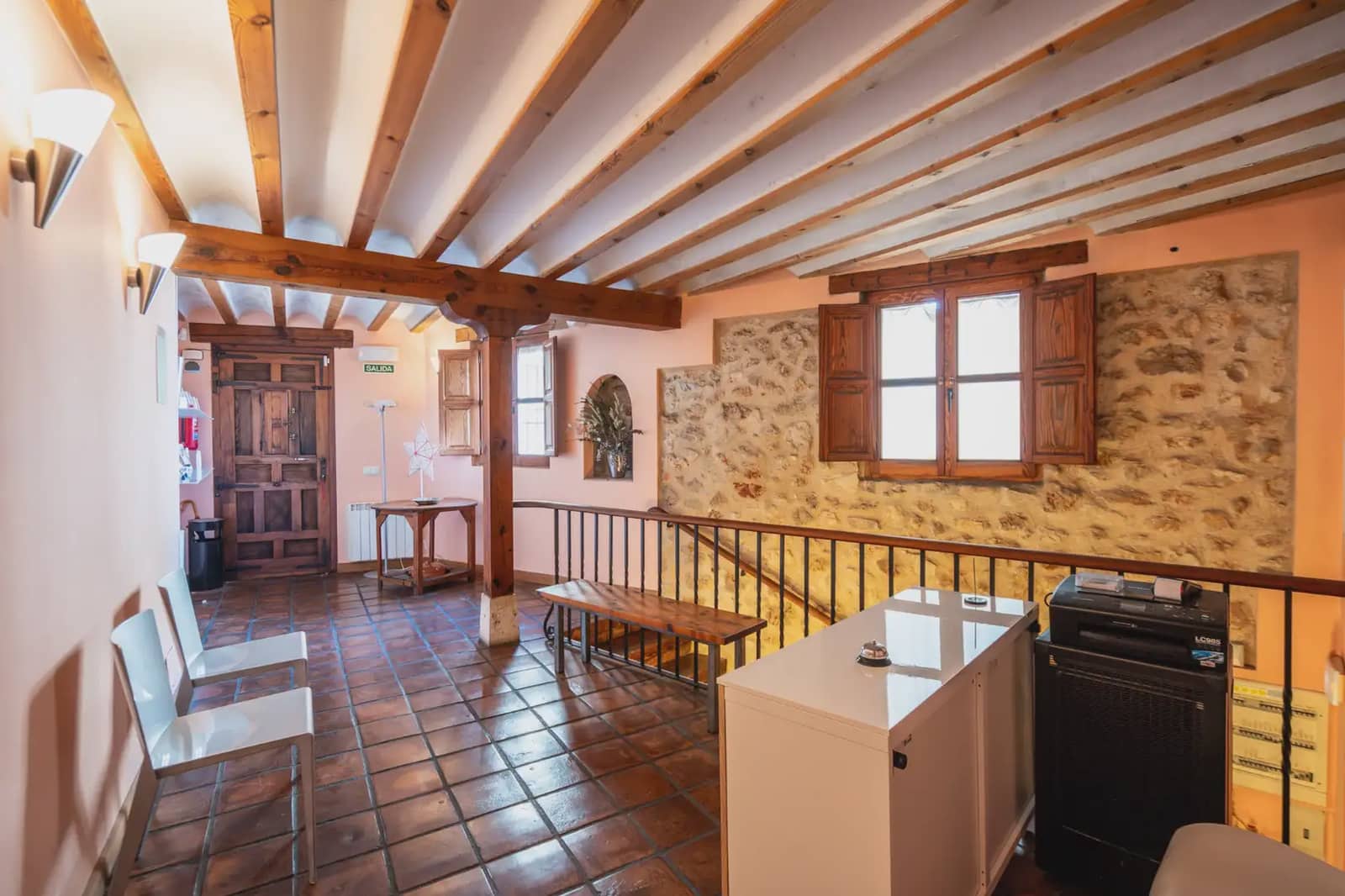 3 bedroom Commercial for sale in Belmonte de Tajo - € 640,000 (Ref: 9768980)