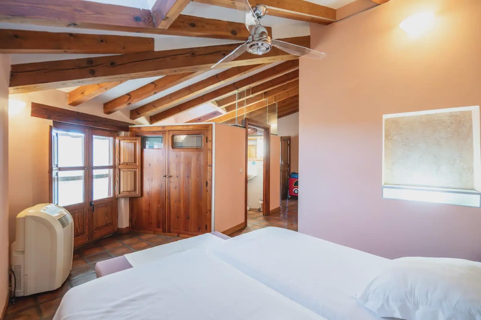 3 bedroom Commercial for sale in Belmonte de Tajo - € 640,000 (Ref: 9768980)