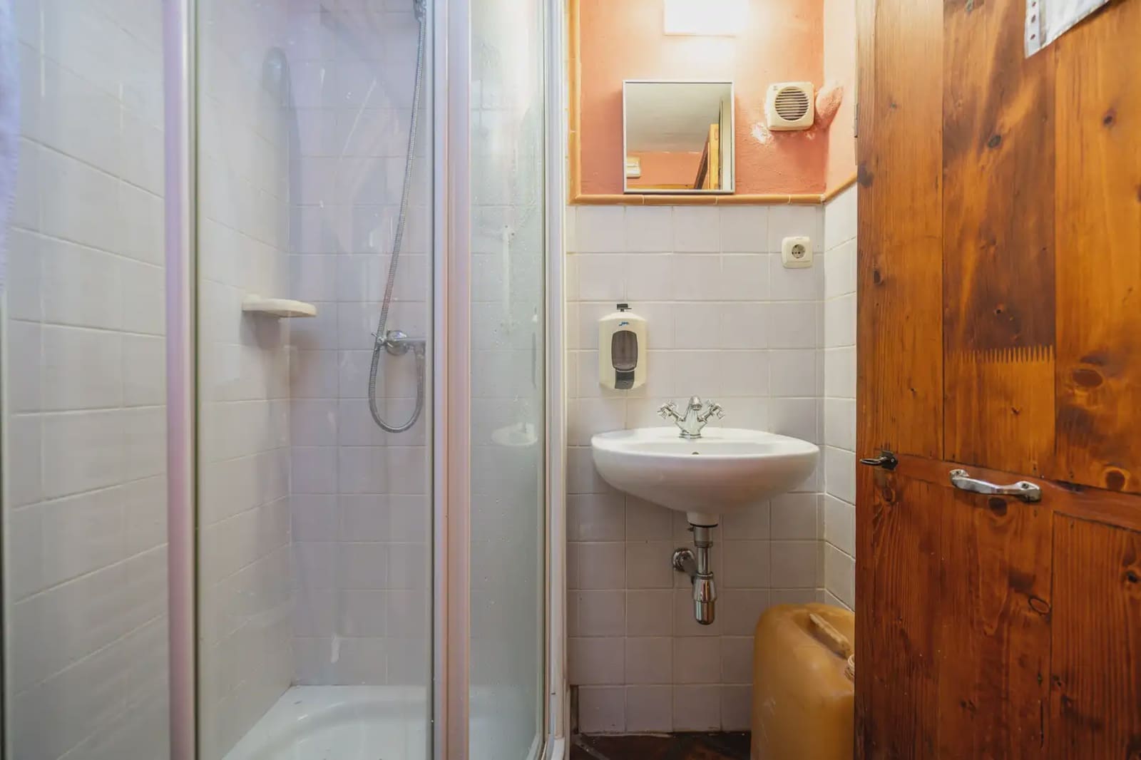 3 bedroom Commercial for sale in Belmonte de Tajo - € 640,000 (Ref: 9768980)