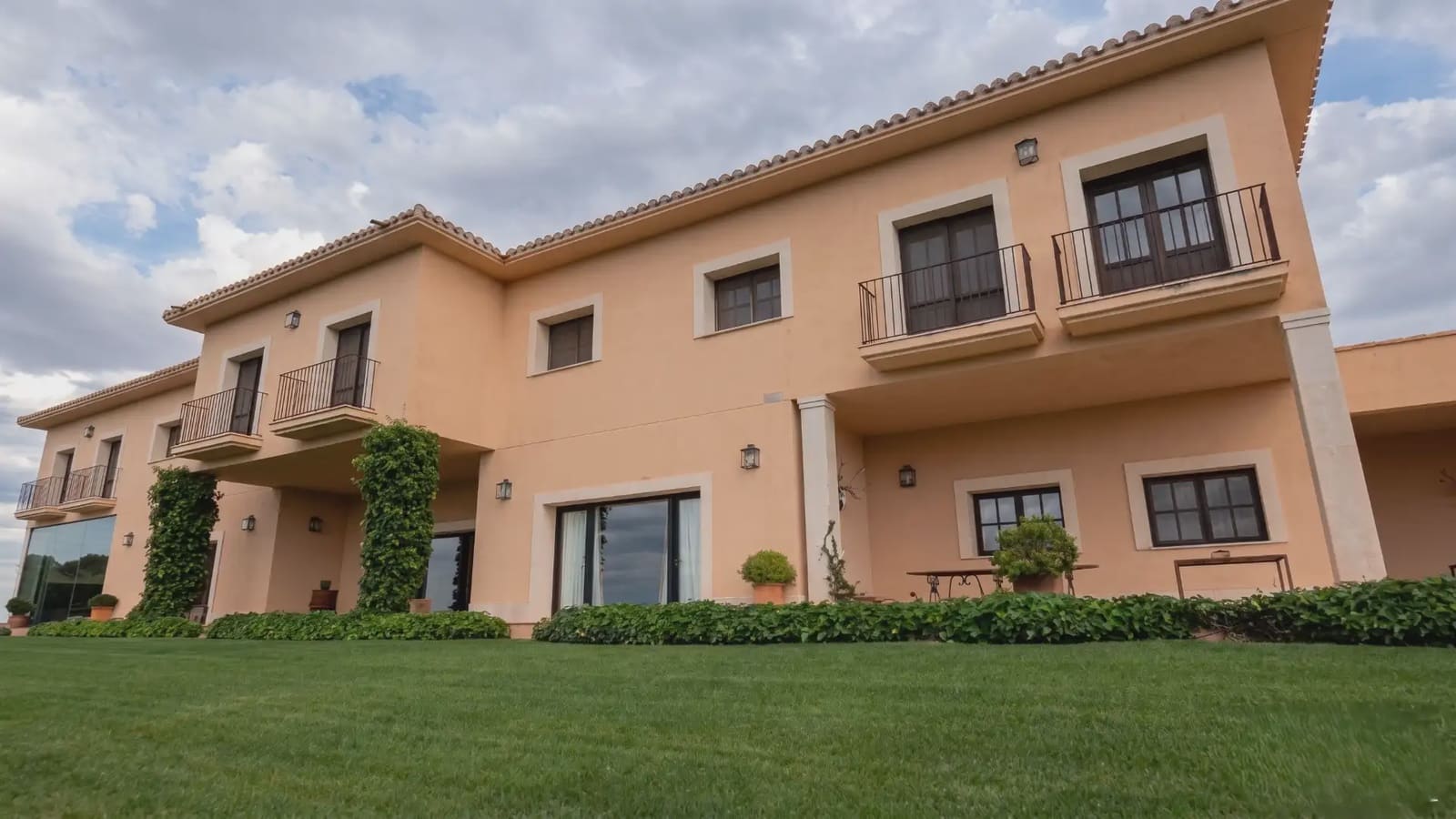 20 slaapkamer Finca/Landhuis te koop in Argamasilla de Alba met zwembad garage - € 8.000.000 (Ref: 9782492)