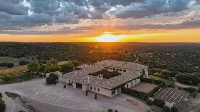 20 bedroom Finca/Country House for sale in Argamasilla de Alba with pool garage - € 8,000,000 (Ref: 9782492)