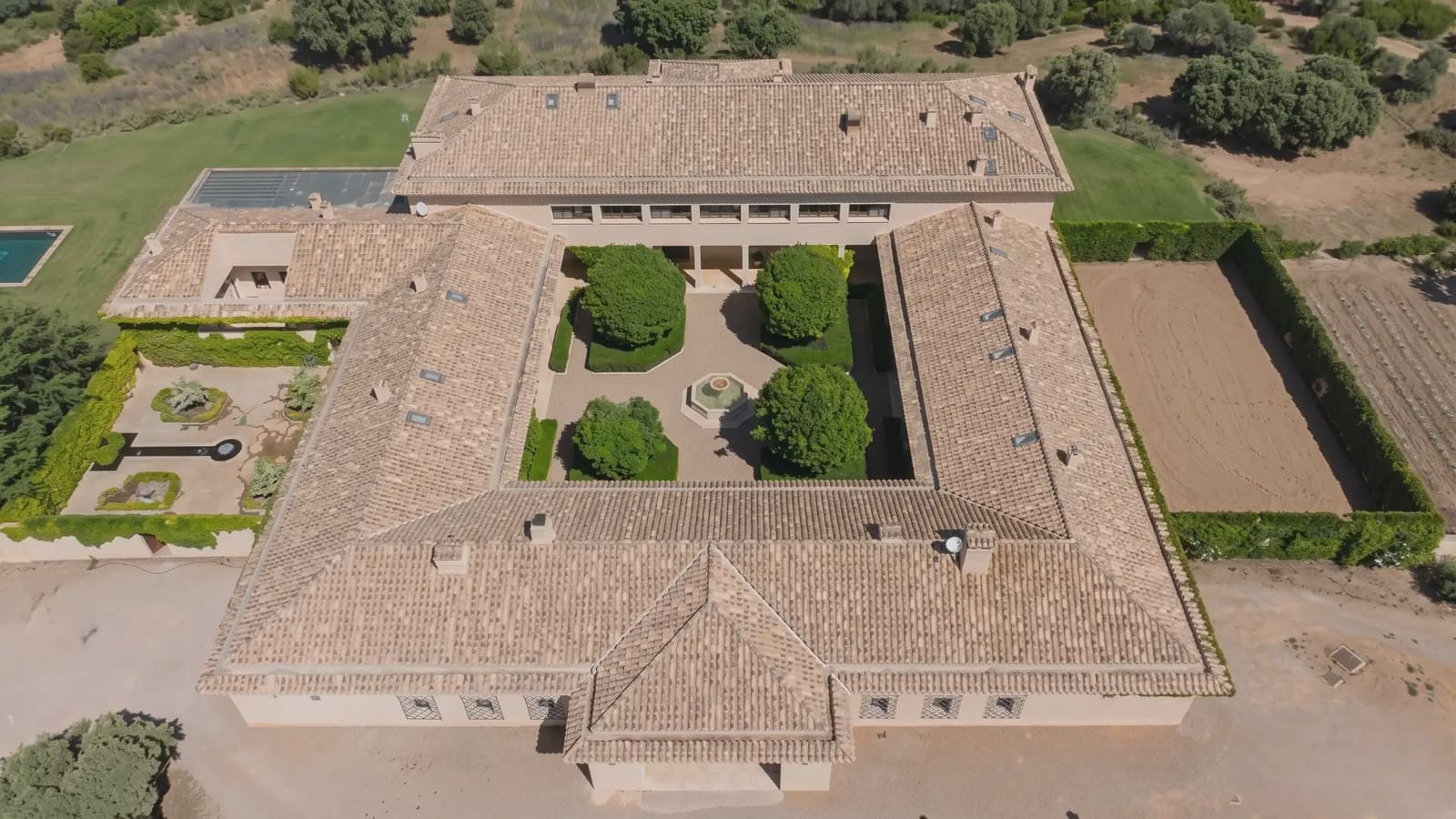 20 slaapkamer Finca/Landhuis te koop in Argamasilla de Alba met zwembad garage - € 8.000.000 (Ref: 9782492)