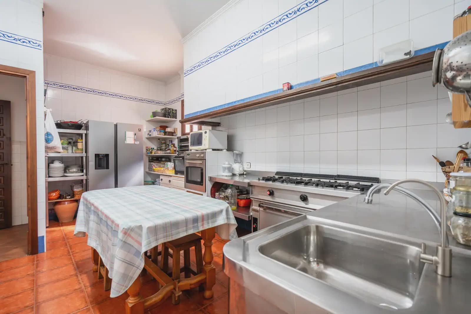 14 bedroom Hotel for sale in El Toboso - € 690,000 (Ref: 9789852)