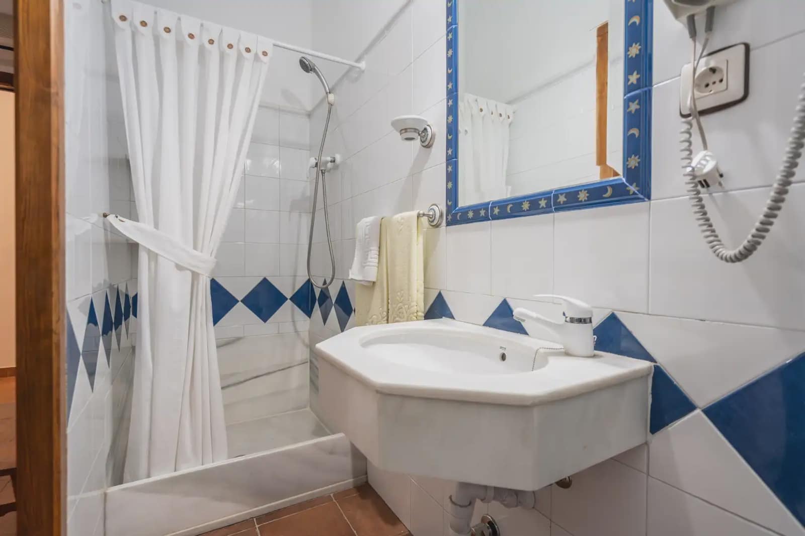 14 bedroom Hotel for sale in El Toboso - € 690,000 (Ref: 9789852)