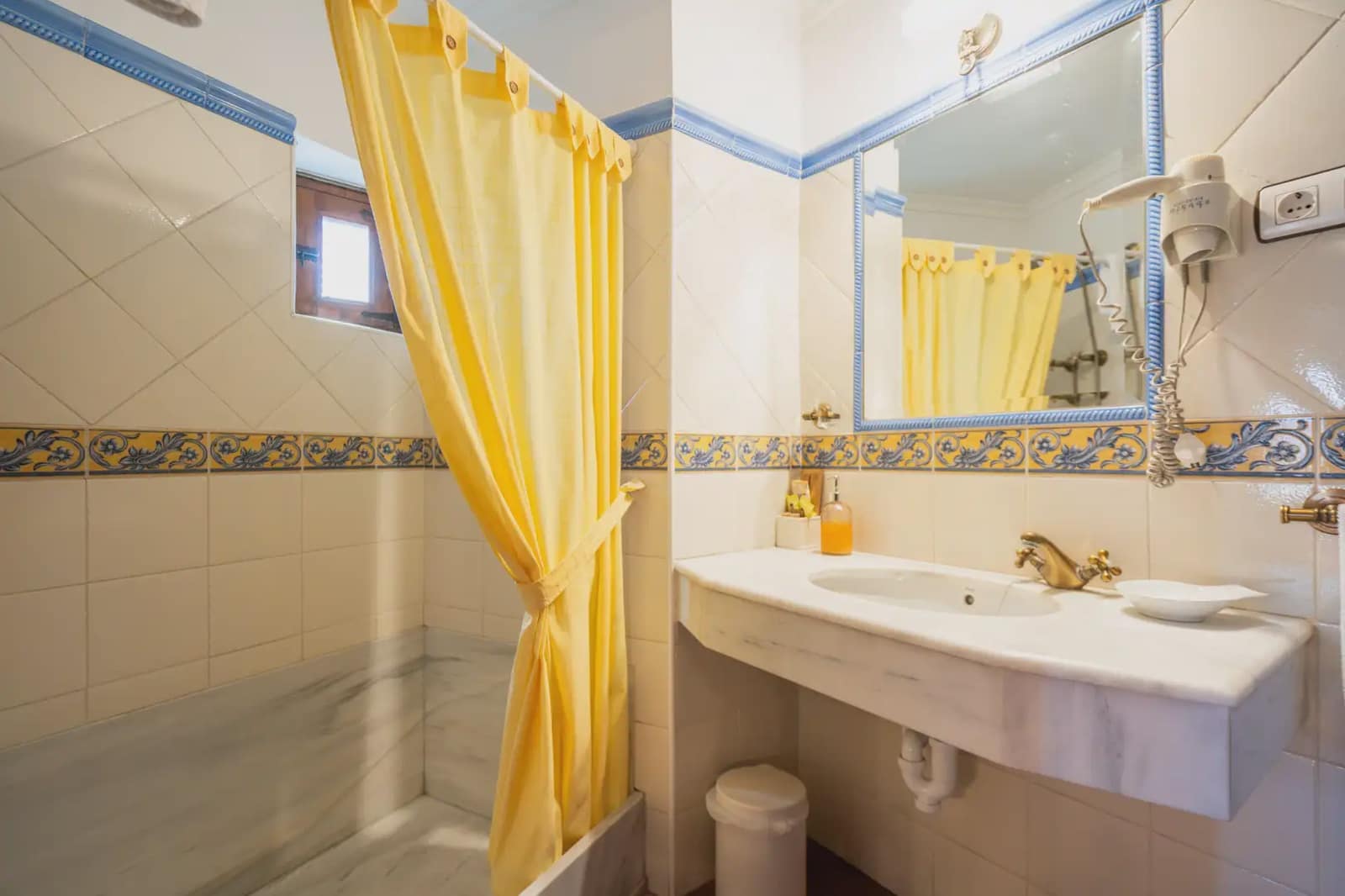 14 bedroom Hotel for sale in El Toboso - € 690,000 (Ref: 9789852)