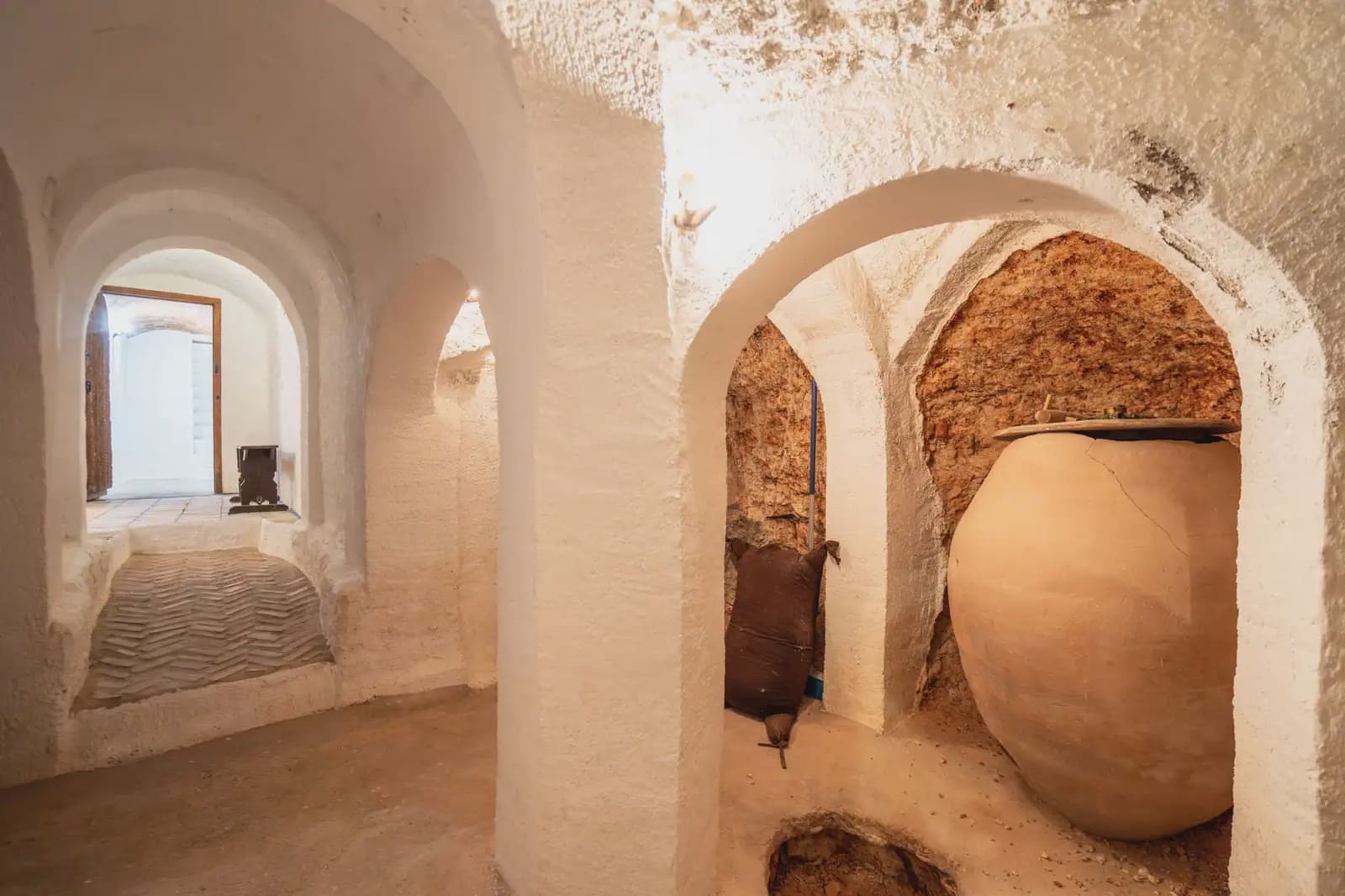 14 bedroom Hotel for sale in El Toboso - € 690,000 (Ref: 9789852)