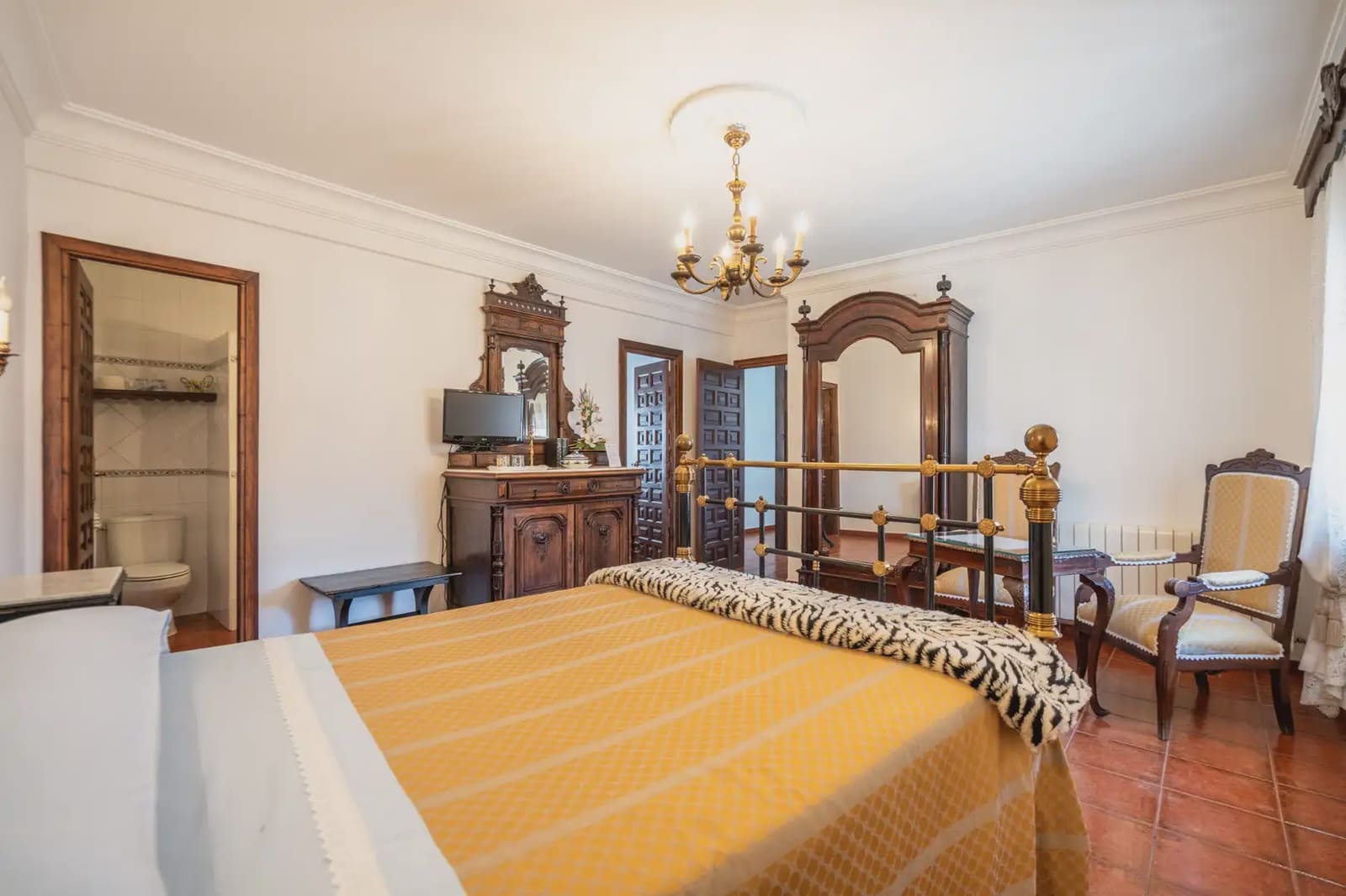 14 bedroom Hotel for sale in El Toboso - € 690,000 (Ref: 9789852)