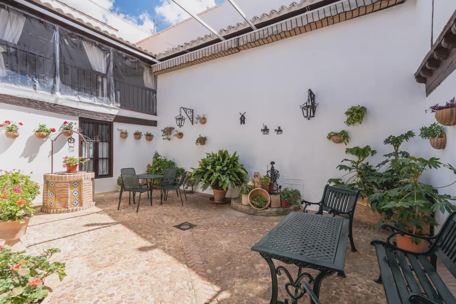 14 bedroom Hotel for sale in El Toboso - € 690,000 (Ref: 9789852)