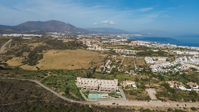 3 soveværelse Rækkehus til salg i Puerto de Estepona, Estepona med swimmingpool - € 529.000 (Ref: 9798190)